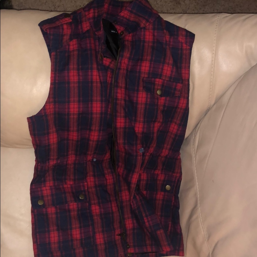 Zipped vest
